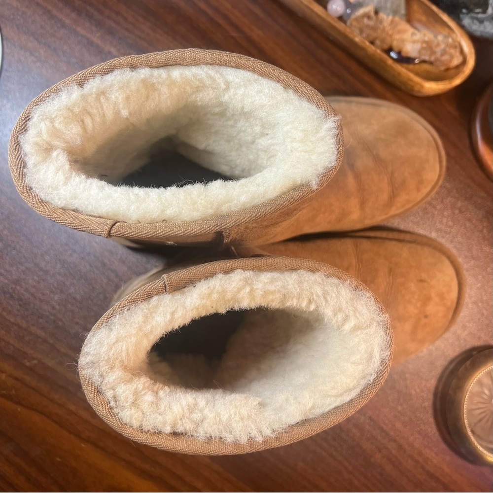 UGG Australia Short Classic Boot - Picture 12 of 13